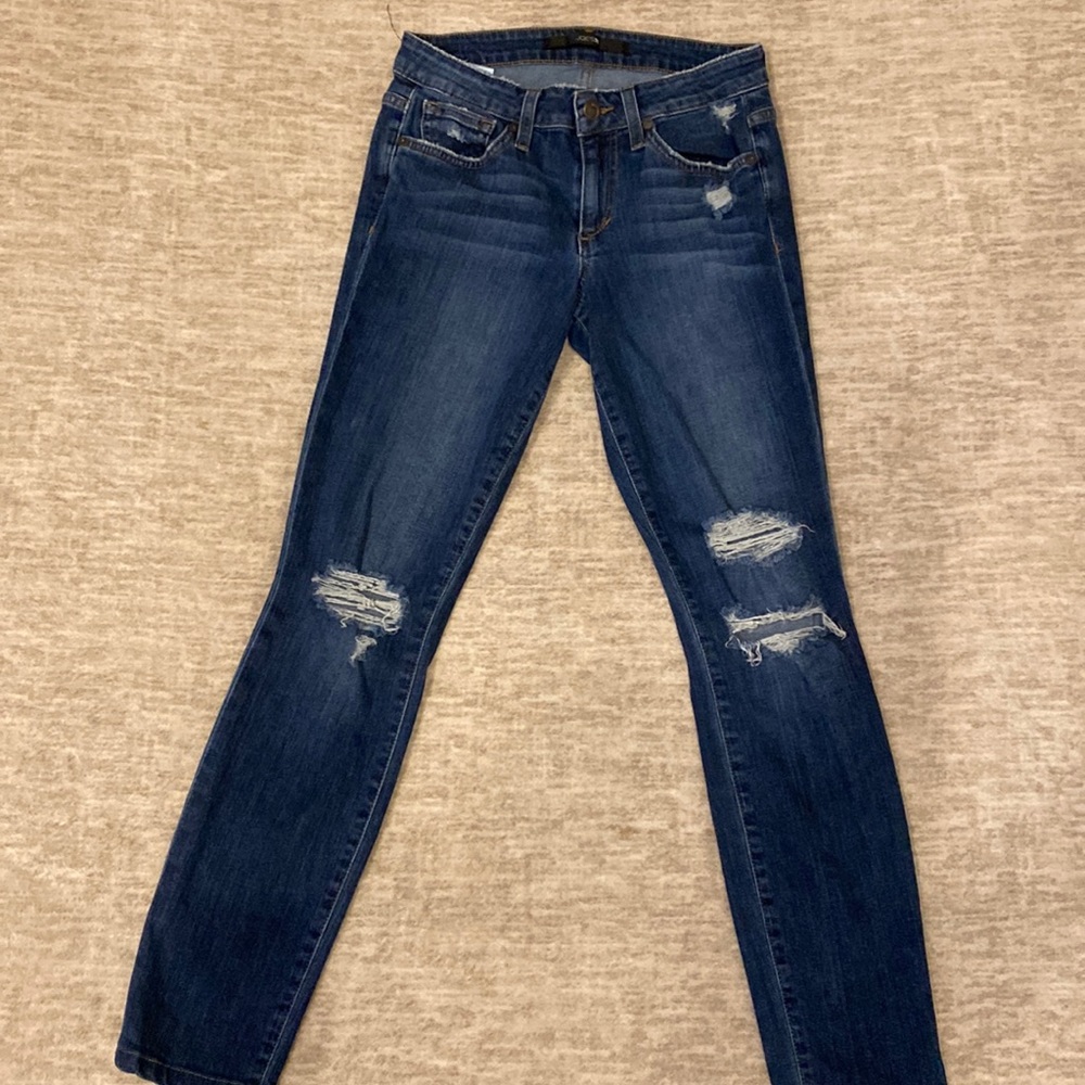 Joe’s Skinny Jeans distressed. SZ 26